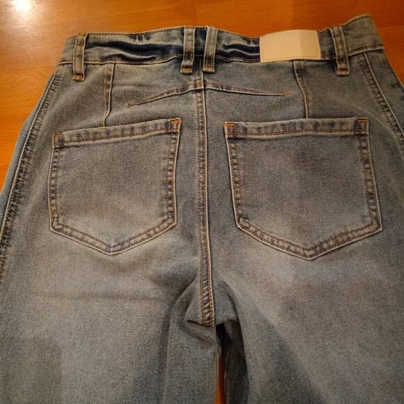 Dollhouse Barrel Jeans – Size 27 – Style & Stretch - Picture 5 of 9